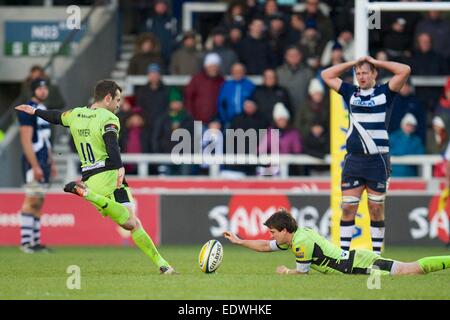 Vente, UK. 10 janvier, 2015. Aviva Premiership. Sale Sharks par rapport à Northamton Saints. Northampton Saints l'ouvreur Stephen Myler kicks une conversion. Credit : Action Plus Sport/Alamy Live News Banque D'Images