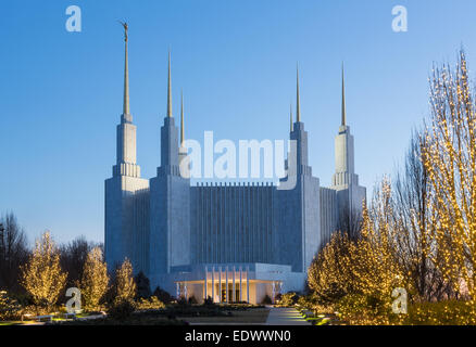 Les lumières de Noël à Washington DC d'un temple ou d'Église de Jésus-Christ des Saints des Derniers Jours dans la région de Kensington, Maryland, USA Banque D'Images