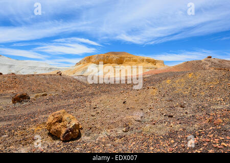 Les échappées sont un désert semi-aride faite de mesas et collines érodées, près de Coober Pedy, Australie du Sud, SA, Australie Banque D'Images