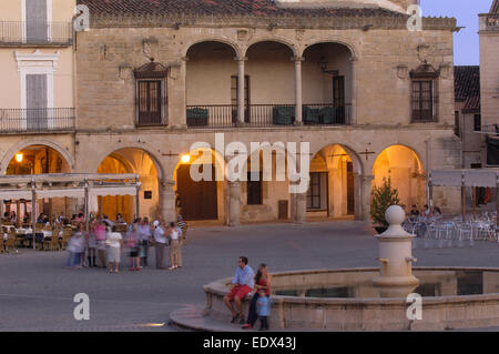 La place principale de Trujillo, au crépuscule, la Plaza Mayor, Caceres province Banque D'Images