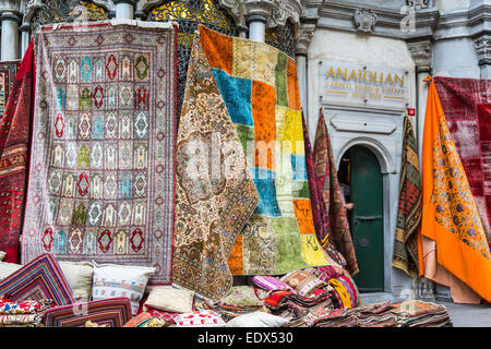 Un magasin de tapis turcs au Grand Bazar à Sultanahmet, Istanbul, Turquie, en Eurasie. Banque D'Images