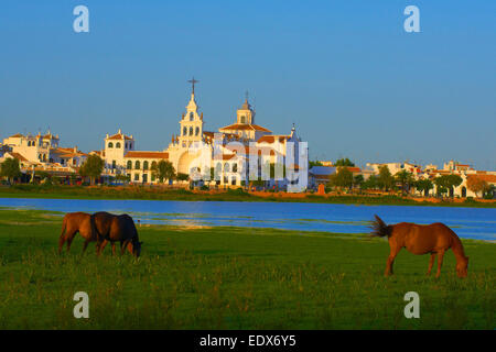 El Rocio village et Hermitage, Almonte, El Rocio, Marismas de Donana, Parc National de Donana, province de Huelva Banque D'Images