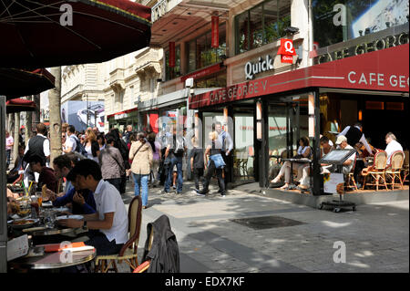 Paris, Avenue des Champs-Élysées, café George V Banque D'Images