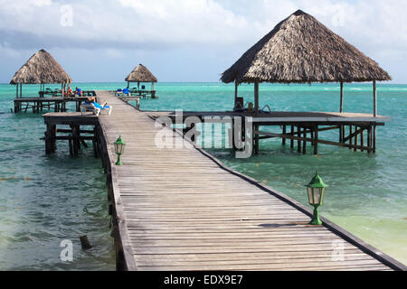 Jetée de l'Hôtel Melia Cayo Guillermo. L'océan Atlantique. Cuba. Banque D'Images