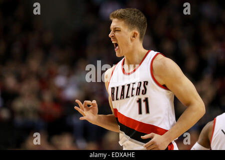 10 janvier 2015 - MEYERS LEONARD (11) célèbre son tir à trois points. Les Portland Trail Blazers jouer le Magic d'Orlando à la moda Center le 10 janvier 2015. © David Blair/ZUMA/Alamy Fil Live News Banque D'Images