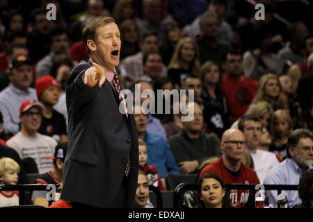 TERRY STOTTS entraîneurs à l'écart. Les Portland Trail Blazers jouer le Magic d'Orlando à la moda Center le 10 janvier 2015. 10 janvier, 2015. © David Blair/ZUMA/Alamy Fil Live News Banque D'Images