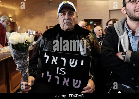 Israël. Jan 11, 2015. Une très large participation à la municipalité de Jérusalem Ville salle du Conseil en tant que maire Barkat est titulaire d'un rassemblement de l'unité de montrer leur soutien pour la nation française et de la communauté juive de France à la suite des attentats terroristes à Paris. Credit : Alon Nir/Alamy Live News Banque D'Images