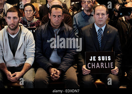 Israël. Jan 11, 2015. Une très large participation à la municipalité de Jérusalem Ville salle du Conseil en tant que maire NIR BARKAT (R) est titulaire d'un rassemblement de l'unité de montrer leur soutien pour la nation française et de la communauté juive de France à la suite des attentats terroristes à Paris. Credit : Alon Nir/Alamy Live News Banque D'Images