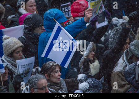 Les participants juifs dans la manifestation pour la liberté d'expression dans une tempête de neige à Stockholm, Suède, le 11 janvier, 2015 Banque D'Images