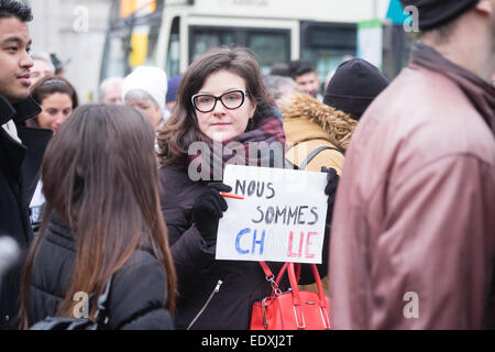 Liverpool, Royaume-Uni. Jan 11, 2015. Je suis Charlie rassemblement à Liverpool, Royaume-Uni, le 11 janvier, 2015. Des centaines de personnes manifestent leur soutien de la France au bout de 12 personnes ont été tuées au magazine Charlie Hebdo à Paris. Crédit : Peter Carr/Alamy Live News Banque D'Images