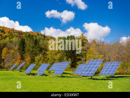 IRASVILLE, Vermont, USA - panneaux solaires dans la zone, Mad River Valley. L'énergie alternative. Banque D'Images