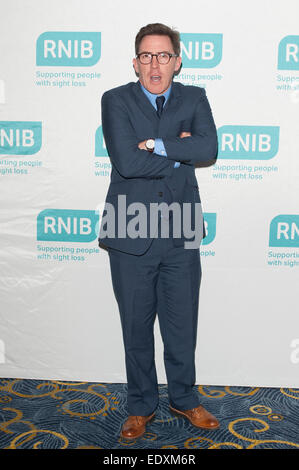 Le RNIB Dîner de gala organisé à l'hôtel Hilton London - Arrivées. Avec : Rob Brydon Où : London, Royaume-Uni Quand : 09 Oct 2014 Banque D'Images