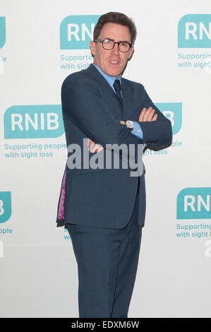 Le RNIB Dîner de gala organisé à l'hôtel Hilton London - Arrivées. Avec : Rob Brydon Où : London, Royaume-Uni Quand : 09 Oct 2014 Banque D'Images