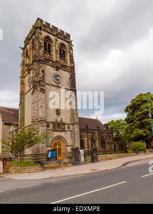 L'église de Saint tous High Street Skelton à Cleveland North Yorkshire Angleterre Banque D'Images