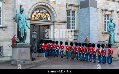 Des soldats de la garde de la Reine, Christiansborg, Copenhague, Danemark Banque D'Images