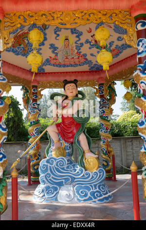 Temple aux côtés de la rivière Kwai en Thaïlande Kanchanaburi Pont Banque D'Images