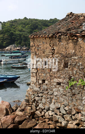 C'est une photo d'un vieux pêcheur style maison dans un village à Hong Kong sur une île Banque D'Images