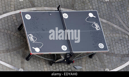 Outdoor table de tennis de table à la Bibliothèque de Birmingham, West Midlands, Royaume-Uni Banque D'Images