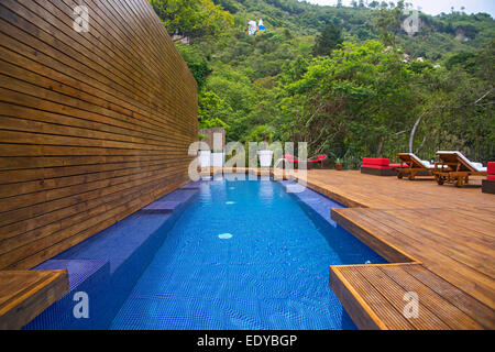 La piscine de l'hôtel Casa Palopo au Guatemala Banque D'Images