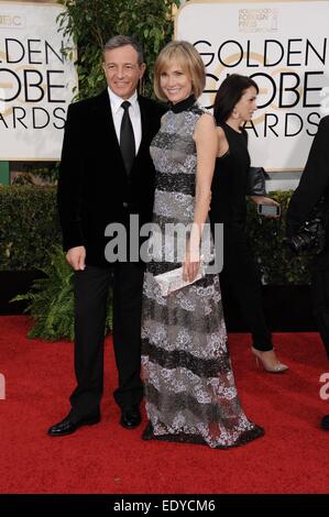 Los Angeles, CA. Jan 11, 2015. Willow Bay, The Walt Disney Company Président et chef de la direction, Bob Iger aux arrivées pour le 72e Prix annuel Golden Globes 2015 - Partie 3, le Beverly Hilton Hotel, Los Angeles, CA, 11 janvier 2015. © Linda Wheeler/Everett Collection/Alamy Live News Banque D'Images