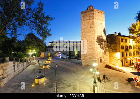 Zadar, cinq puits square at night, Croatie Banque D'Images