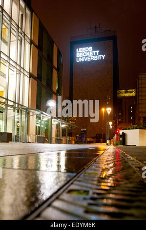 Coup du soir de l'université Leeds Beckett allumé l'affichage Banque D'Images