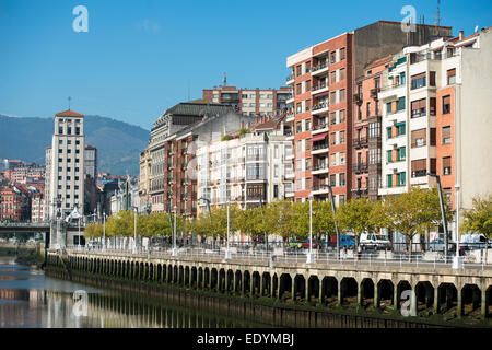 Nervion, water front, Bilbao, Biscaye province, Pays Basque, Pays Basque, Espagne Banque D'Images