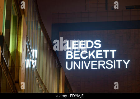 Coup du soir de l'université Leeds Beckett allumé l'affichage Banque D'Images