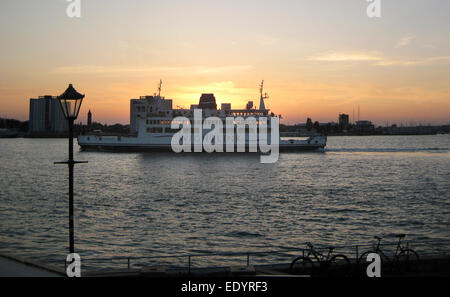 Credit : lee ramsden / alamywightlink portsmouth ferry Ile de Wight Banque D'Images