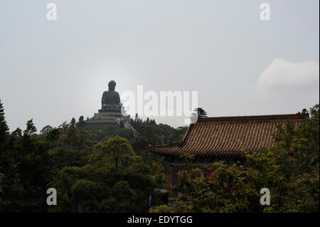 Tian Tan Buddha monastère Po Lin monastery grand. crédit : lee ramsden / alamy Banque D'Images