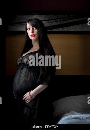 Grossesse enceinte robe rouge à lèvres rouge. Credit : lee ramsden / alamy Banque D'Images