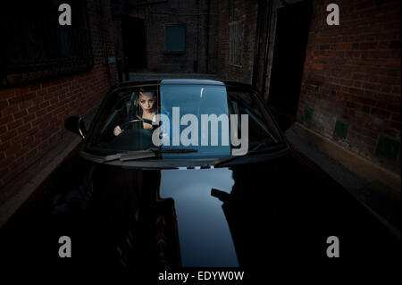 Femme policière cop shoot style. Credit : lee ramsden / alamy Banque D'Images