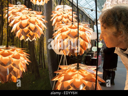 Olympia, Londres, Royaume-Uni. 12 janvier, 2015. Tiroir supérieur, l'accueil et de l'Artisanat et cadeaux accessoires de mode trade show se déroule du 11 au 13 janvier où les acheteurs au détail peuvent se rencontrer les exposants et les concepteurs innovants. Credit : Malcolm Park editorial/Alamy Live News Banque D'Images