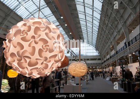 Olympia, Londres, Royaume-Uni. 12 janvier, 2015. Tiroir supérieur, l'accueil et de l'Artisanat et cadeaux accessoires de mode trade show se déroule du 11 au 13 janvier où les acheteurs au détail peuvent se rencontrer les exposants et les concepteurs innovants. Credit : Malcolm Park editorial/Alamy Live News Banque D'Images