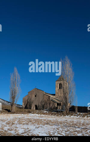 Église de la Trinité et Sainte-Marie, Prats Balaguer, dans les Pyrénées Orientales, France. L'église date du 11ème siècle. Banque D'Images