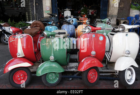 Vintage Vespa piaggio Vespa 150 Scooter, super, Bangkok, Thaïlande, Asie du sud-est. Banque D'Images