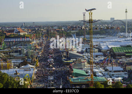 Blick auf die Wiesn, Münchner Oktoberfest, Bayern, Deutschland, regardez la Wiesn, Munich Oktoberfes Beer Festival, Bavière, Allemagne Banque D'Images