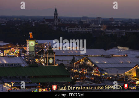 Blick auf die Wiesn, Münchner Oktoberfest, Bayern, Deutschland, regardez la Wiesn, Munich Oktoberfes Beer Festival, Bavière, Allemagne Banque D'Images