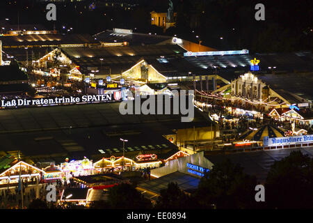 Blick auf die Wiesn, Münchner Oktoberfest, Bayern, Deutschland, regardez la Wiesn, Munich Oktoberfes Beer Festival, Bavière, Allemagne Banque D'Images