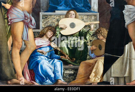 Galerie dell'Accademia, Venise, Italie. Le retable San Giobbe de Giovanni Bellini (vers 1487) - détail montrant de jeunes musiciens Banque D'Images