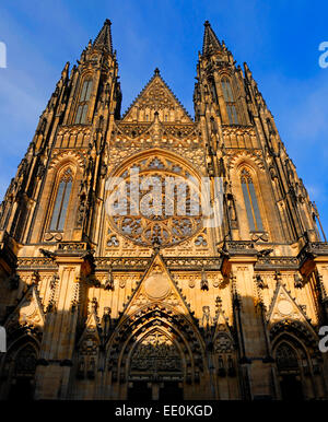 Prague, République tchèque. Façade de la Cathédrale St Vitus Banque D'Images