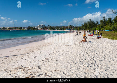 Plage de Brownes sur la côte sud de la Barbade - EDITORIAL UTILISEZ UNIQUEMENT Banque D'Images