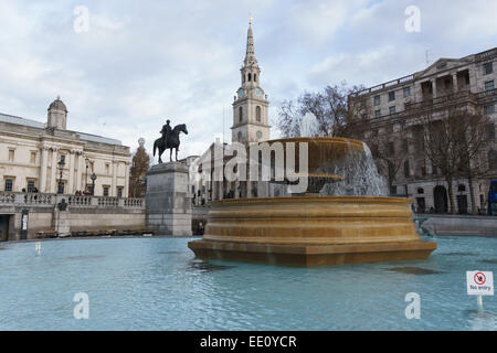 La fontaine à Trafalgar Square Banque D'Images