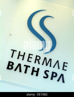 Thermae Bath Spa, qui utilise les eaux de source naturelle d'eau chaude dans la baignoire. Banque D'Images