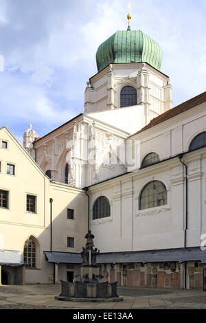 Kreuzgang am Dom à Passau, Niederbayern, Deutschland Banque D'Images