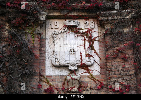 Blason de la ville de Zagreb dans le cimetière Mirogoj, Banque D'Images