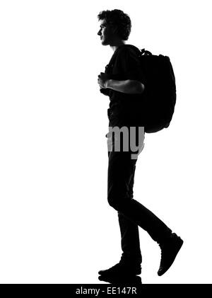 Jeune homme backpacker randonnée silhouette en studio isolé sur fond blanc Banque D'Images