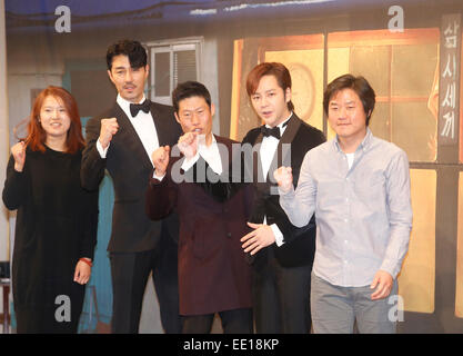 Shin Cha Seung-Won Hyo-Jeong, Yu, Noémie Lvovsky, Jang Keun-Suk et Na Young-Seok, Jan 09, 2015 : (L-R) producteur de télévision sud-coréenne Shin Hyo-Jeong Cha Seung-Won, comédien, acteur Yu Noémie Lvovsky, l'acteur et chanteur Jang Keun-Suk et producteur de télévision Na Young-Seok posent lors d'une conférence de presse pour "trois repas par jour", un spectacle de variété de tvN, CJ E&M, à Séoul, en Corée du Sud. © Lee Jae-Won/AFLO/Alamy Live News Banque D'Images