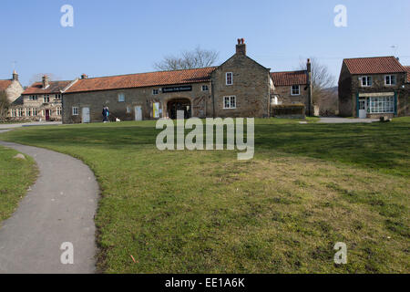 Le centre de Hutton-le-hole village et l'emplacement de l'Ryedale Folk Museum dans le North Yorkshire, en Angleterre. Banque D'Images