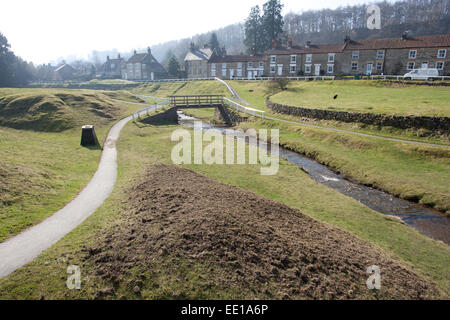 Le centre de Hutton-le-hole village et l'emplacement de l'Ryedale Folk Museum dans le North Yorkshire, en Angleterre. Banque D'Images